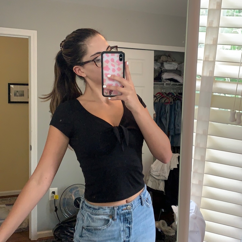 CROP TOP W TIE DETAIL
